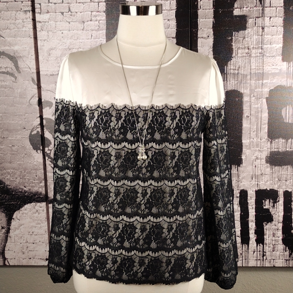 ❤️6 items for $30 sale!!❤️Laundry by Shelli Segal Lace Detail Blouse EUC
